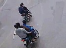 5 thiếu niên cầm dao bầu 'giương oai' trên phố ở Hà Nội