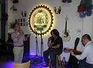 Bác sĩ đi hát để... kiếm cơm cho bệnh nhân