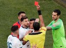 Một đêm, hai người hùng Salah, Messi suy sụp