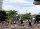 Lo ô nhiễm, người dân tự gom rác để đốt