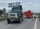 Cái chốt container và sinh mệnh người đi đường