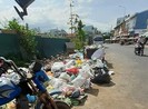 Dân bức xúc vì rác ùn ứ cả tháng trời