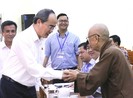 Phải loại bỏ các con sâu đục khoét tiền của nhân dân
