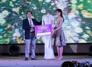 Hoa hậu Kỳ Duyên đấu giá áo dài mặc đêm chung kết
