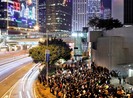 Cảnh sát Hong Kong bắt giữ nhóm biểu tình đốt phá đường phố