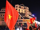 Video: Người Nghệ An chen chúc ra đường mừng U22 Việt Nam