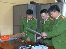 12 người giải quyết mâu thuẫn bằng súng và dao kiếm