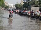 TP.HCM chống triều ở các bờ bao xung yếu