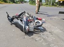 2 học sinh lớp 11 thương vong sau va chạm với xe tải