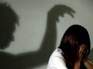 Nữ sinh lớp 9 bị dâm ô trong phòng vệ sinh ở trường