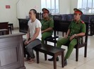 Bị nhắc nhở, tài xế xe tải cầm mã tấu truy sát bảo vệ