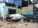 2 công nhân bị thương nặng do tường đổ sập