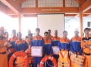 Vượt sóng, cứu 11 ngư dân giữa đêm trôi trên biển