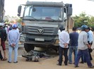 Ô tô tải tông tử vong một phụ nữ đi xe máy
