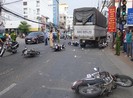 Kinh hoàng: Xe tải tông 6 xe máy đang dừng đèn đỏ