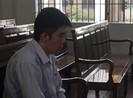 Ghen tuông vô cớ, chồng tưới xăng đốt vợ