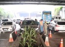 Video: Tài xế ô tô chở thuốc lá lậu bỏ chạy khi gặp nạn