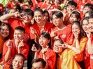 Tiểu Vy buộc tóc đuôi ngựa nhảy flashmob ủng hộ bình đẳng giới