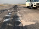 Vật thể lạ xuất hiện trên đường băng sân bay Nội Bài