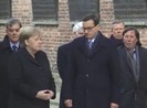Bà Merkel lại suýt vấp ngã, dấy tin đồn về sức khỏe giảm sút