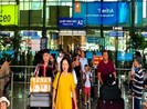 Hậu lễ, máy bay tấp nập trả khách ở sân bay Tân Sơn Nhất