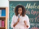 Bà Michelle Obama đến thăm trường cấp 3 ở Long An