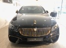 Choáng ngợp Mercedes-Benz E 300 AMG mạ vàng