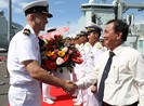 Tàu khu trục Canada thăm cảng Cam Ranh