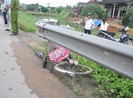 Xe thư báo của bưu điện tông 2 em nhỏ nguy kịch
