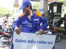 Xăng VN đắt hơn Mỹ: Vì phải cõng 8.244 đồng thuế phí/lít?