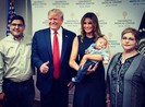 Vợ chồng Tổng thống Trump và bức ảnh gây tranh cãi