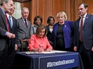 Hạ viện chuyển điều khoản luận tội ông Trump lên Thượng viện