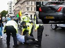 Thủ tướng Anh gặp tai nạn bên ngoài điện Westminster