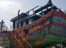 Mũi tàu cá bị tàu Trung Quốc đâm chìm vẫn hướng ra biển Đông
