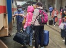 Đà Nẵng: Đóng cửa hàng quán trong ga, xe buýt chạy giãn chuyến