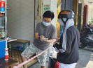 Người dân Đà Nẵng hồ hởi đi mua đồ ăn mang về