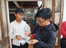 Trao 70 triệu đồng cho bà con Duy Xuyên dựng lại nhà sau bão