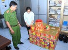 Một phụ nữ giấu hơn 200 kg pháo trong phòng ngủ