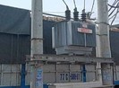 1 tài xế xe tải chết thảm trên bình điện hạ thế