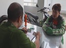 Lái xe công nghệ hối lộ công an để 'giải cứu' 2 cô gái bán dâm