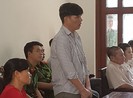 Đánh cả con lẫn cha sau va chạm xe máy