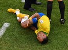 Neymar lại đang 'bắn' vào chân mình