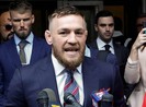 Sao UFC McGregor thoát tù tội