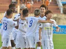 Tuyển thủ quốc gia không thể thắng đàn em trên chấm 11m