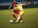 'Đá kiểu này làm sao cầu thủ có thể mang thai, sinh con'