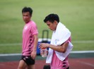 Từ Heerenveen về Văn Hậu đá trung vệ thay Đình Trọng