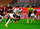 'Ông già' Ibrahimovic lại… 'nhả đạn'