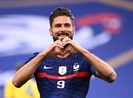 'Chân gỗ' Giroud tiến gần đến kỷ lục lịch sử