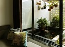 Thiết kế ấn tượng với hồ cá đáy kính tầng 2