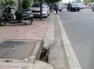 Hàng loạt miệng cống thiếu nắp bẫy người đi đường